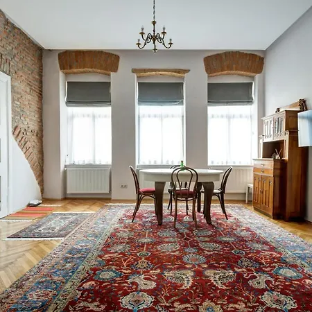 Apor Apartment *