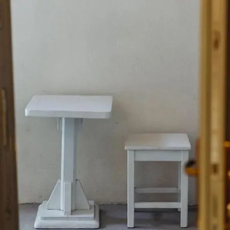 Apor Apartment *