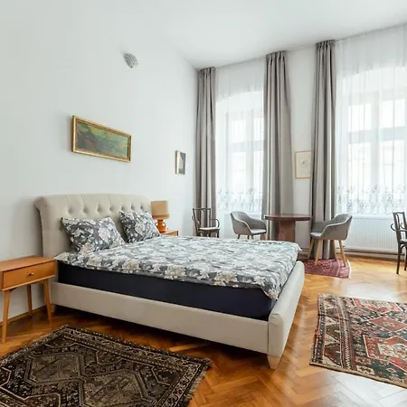 Apor Apartment *